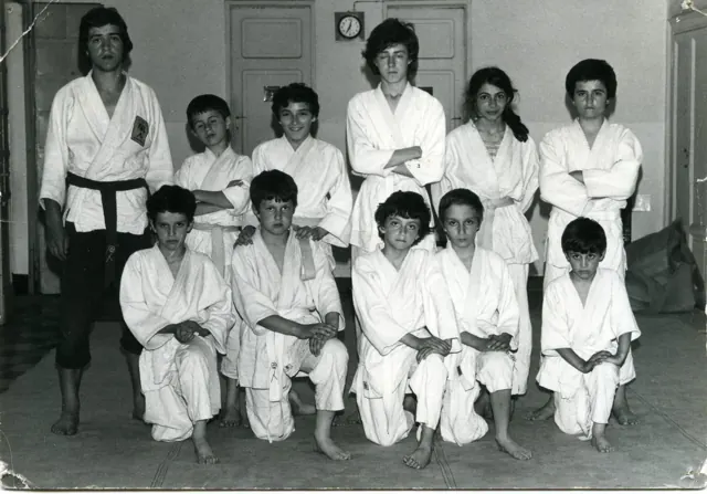 Gli allievi più giovani con il proprio insegnante · Archivio Waza Do Cengio